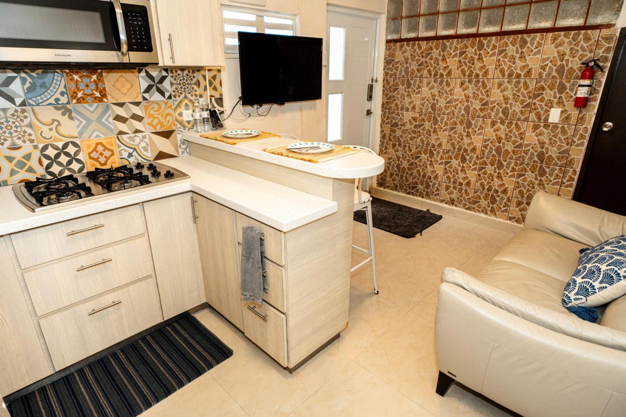 דירות פונצ'ה Compact Haven With Private Entrance And Free Parking And Laundry מראה חיצוני תמונה